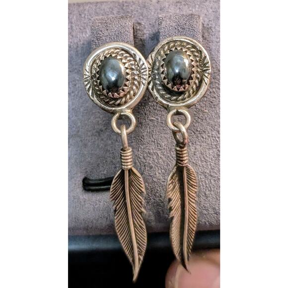 Vintage Signed 925 Sterling Silver Navajo Hematite Feather Dangle Post Earrings - Picture 1 of 7